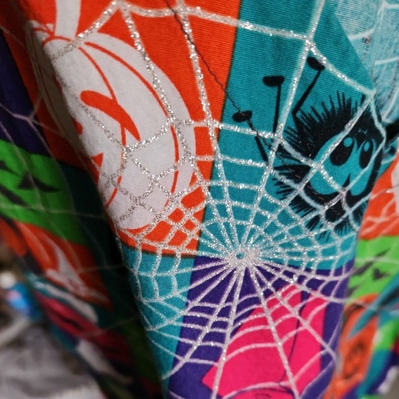 Zoe+Chloe Nursing Halloween glitter webbed scrub top Womens Size M - Picture 4 of 4